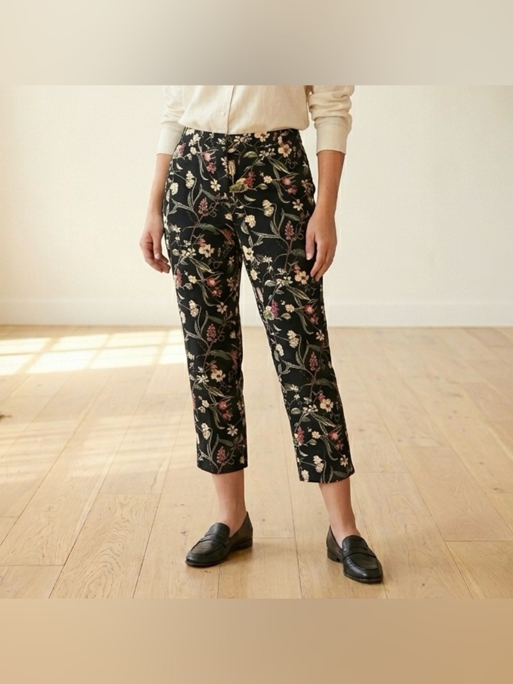 Reitmans Black Floral Stretchy Capris Womens Size 5
